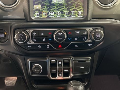 Used 2023 Jeep Wrangler Sahara w/ Cold Weather Group AWD/4WD image 21