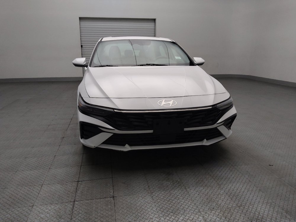 Used 2025 Hyundai Elantra SEL FWD image 14