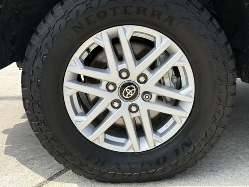 Used 2025 Toyota Tundra SR5 w/ SR5 Convenience Package AWD/4WD image 12