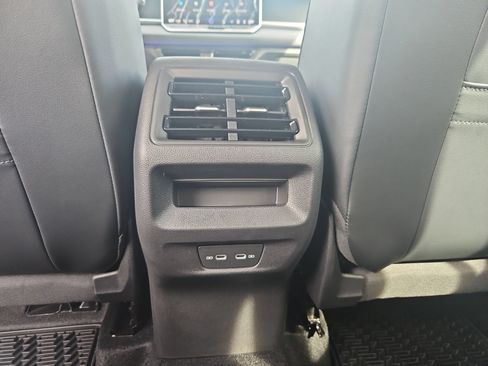 New 2026 Volkswagen Tiguan SE R-Line AWD/4WD image 23