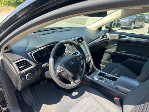 Used 2020 Ford Fusion SE FWD image 12