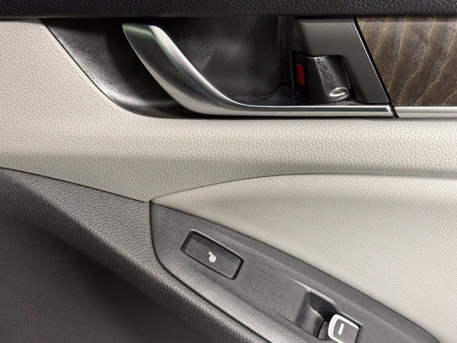 Used 2020 Honda Accord Touring image 25