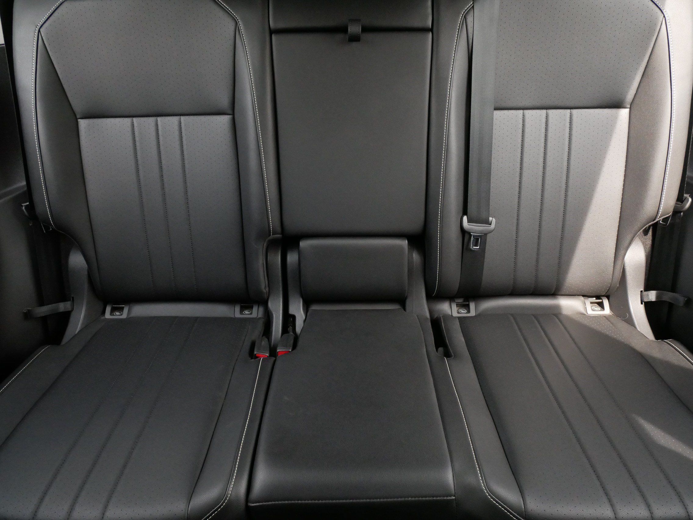 Certified 2023 Volkswagen Tiguan SE w/ Panoramic Sunroof Package AWD/4WD image 13