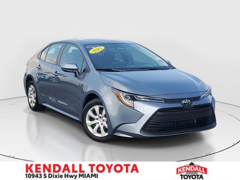 Used 2025 Toyota Corolla LE image 1