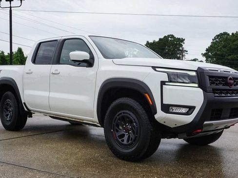 Used 2026 Nissan Frontier PRO-4X AWD/4WD image 2