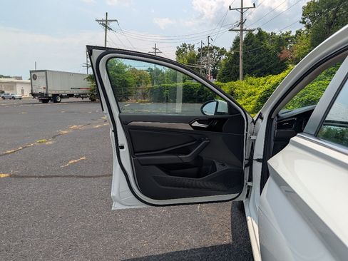 Used 2019 Volkswagen Jetta SEL Premium FWD image 10