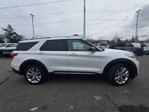 Used 2022 Ford Explorer Platinum w/ Equipment Group 601A image 4