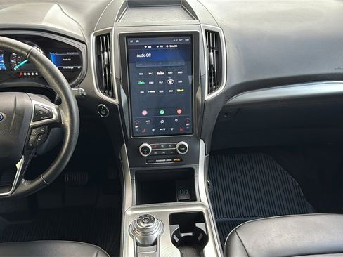 Certified 2022 Ford Edge SEL image 9