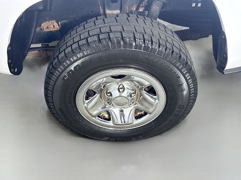 Used 2017 Toyota Tacoma SR image 32