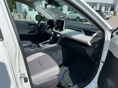 Used 2024 Toyota RAV4 XLE AWD/4WD image 12
