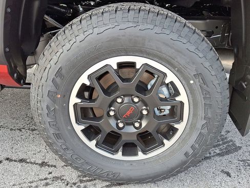 New 2025 Toyota Tacoma TRD Off-Road AWD/4WD image 18