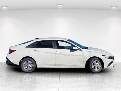 New 2026 Hyundai Elantra SE image 8