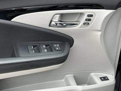 Used 2019 Honda Pilot Elite image 5