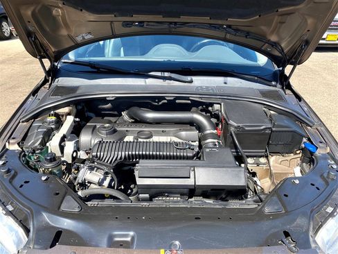 Used 2016 Volvo XC70 T5 Premier w/ Proximity Package image 16