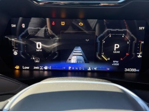 Used 2024 Chevrolet Colorado Z71 w/ Z71 Convenience Package 2 image 20