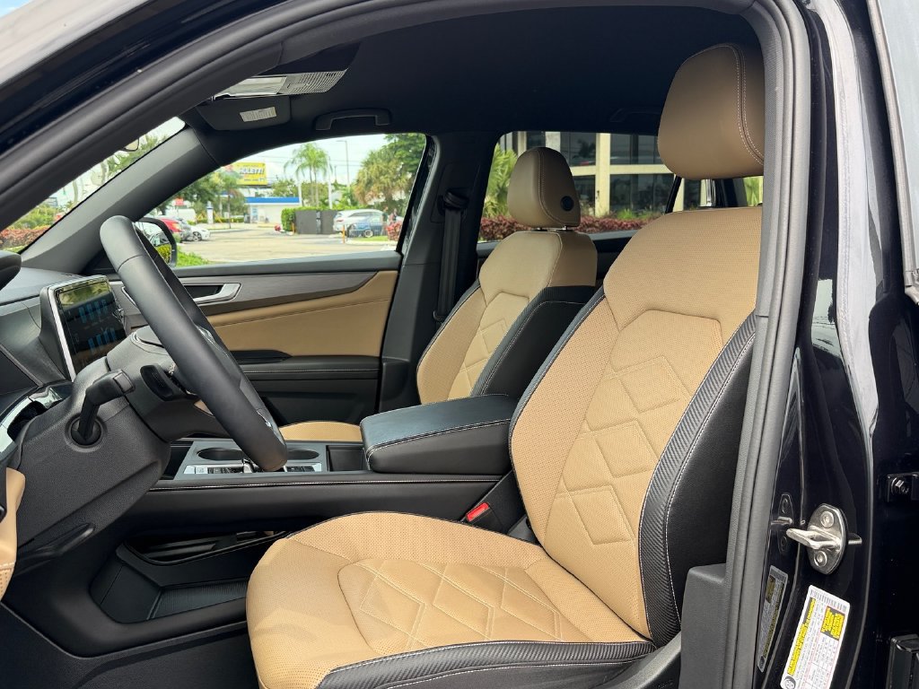 Used 2024 Volkswagen Atlas Cross Sport SE FWD image 9