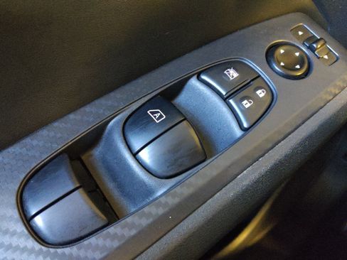 Used 2025 Nissan Altima 2.5 SV FWD image 27