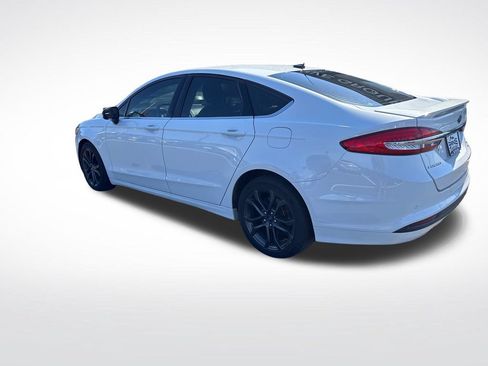 Used 2018 Ford Fusion SE w/ Equipment Group 201A FWD image 3