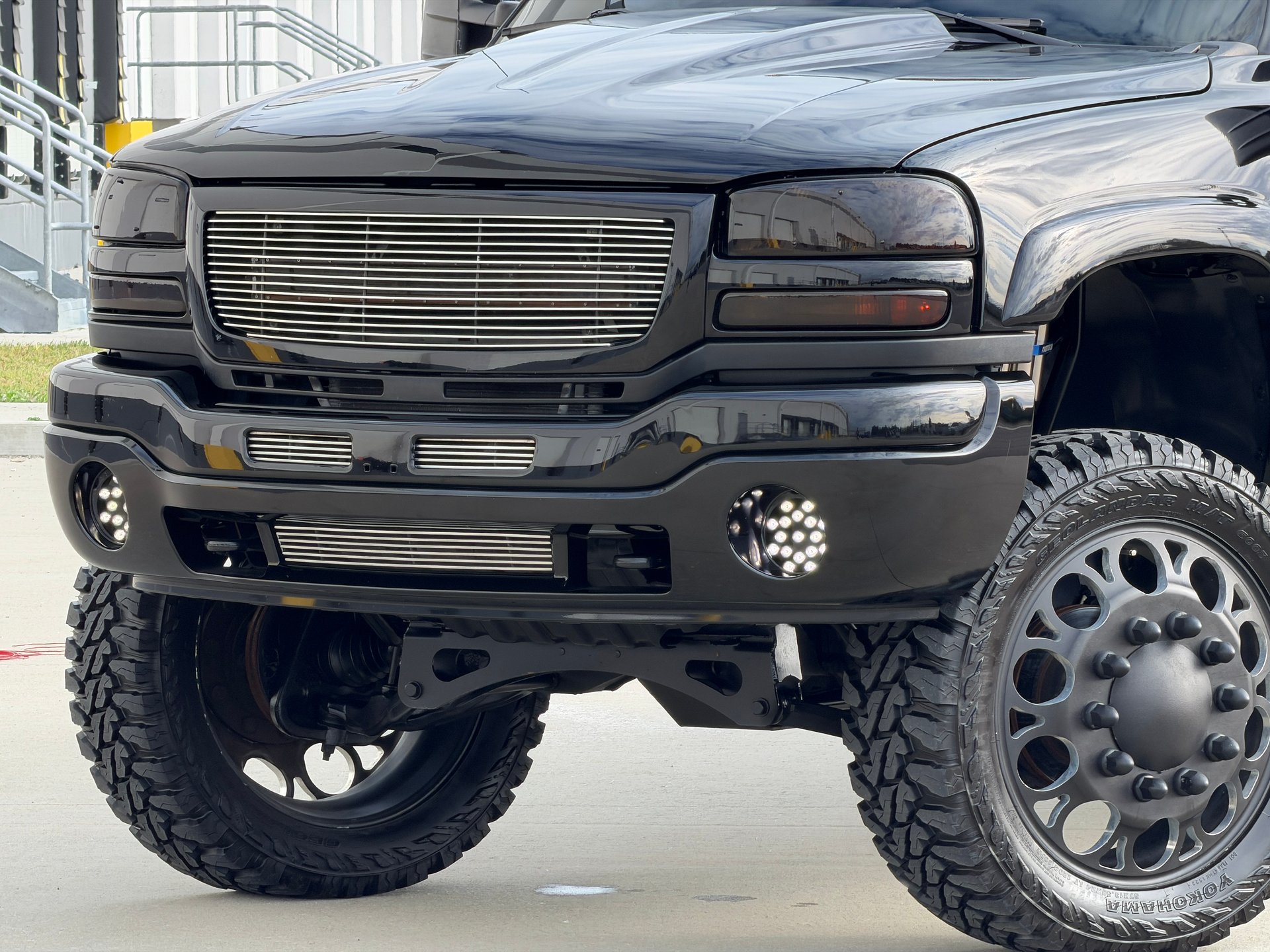 Used 2007 GMC Sierra 3500 SLT w/ Heavy-Duty Power Package AWD/4WD image 2