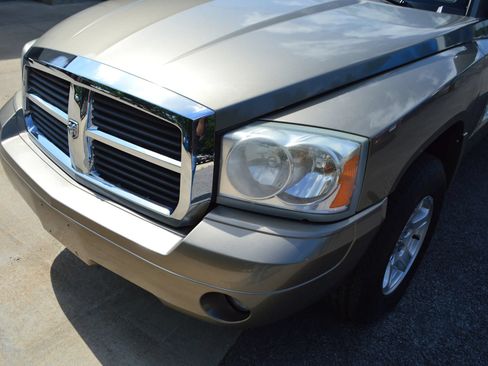 Used 2007 Dodge Dakota SLT w/ Trailer Tow Group RWD image 3