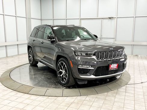 Used 2022 Jeep Grand Cherokee Summit image 2
