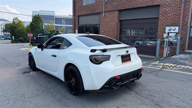 Used 2018 Toyota 86 RWD image 9