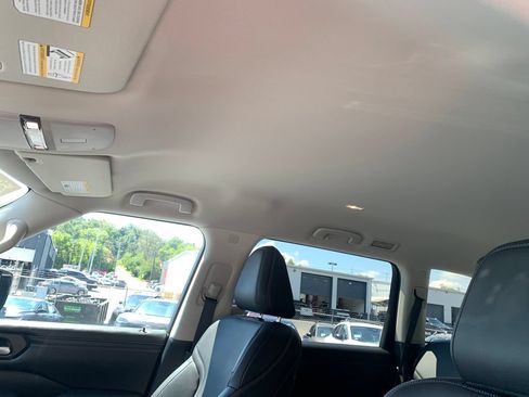Used 2025 Nissan Armada SV RWD image 23
