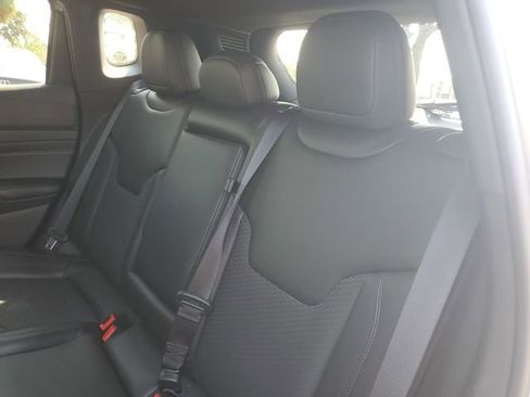 Used 2022 Jeep Compass Altitude image 9