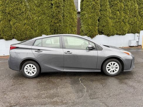 Used 2019 Toyota Prius L Eco w/ Carpet Mat Package image 11