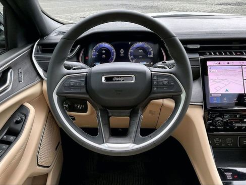 Certified 2024 Jeep Grand Cherokee Limited w/ Luxury Tech Group II AWD/4WD image 10