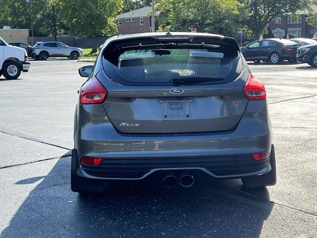 Used 2016 Ford Focus ST FWD image 4