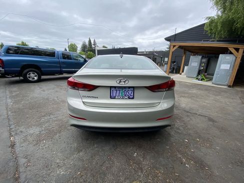 Used 2018 Hyundai Elantra Value Edition FWD image 5