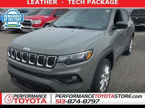 Used 2023 Jeep Compass Latitude image 1