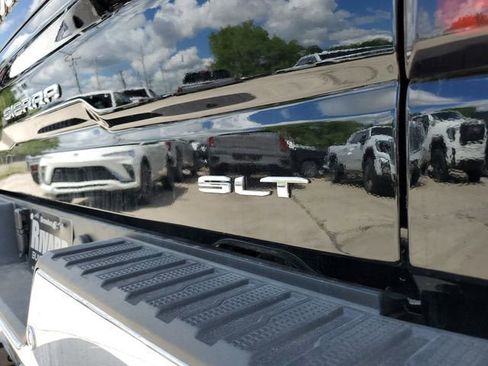 New 2026 GMC Sierra 1500 SLT image 9