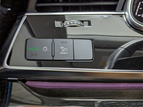 Used 2019 Audi Q8 Premium Plus image 21