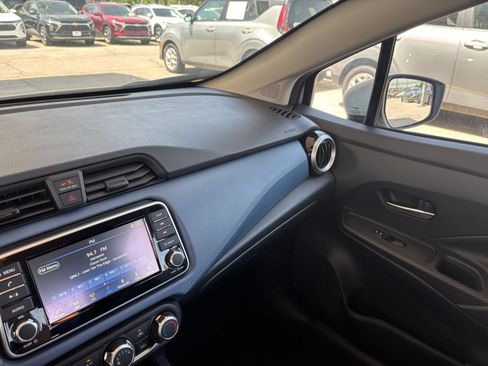 Used 2025 Nissan Versa SV FWD image 33