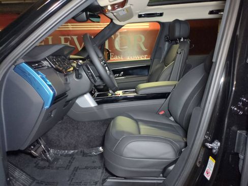 New 2026 Land Rover Range Rover Long Wheelbase SE AWD/4WD image 15