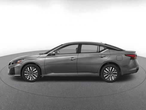 Used 2024 Nissan Altima 2.5 SV FWD image 3