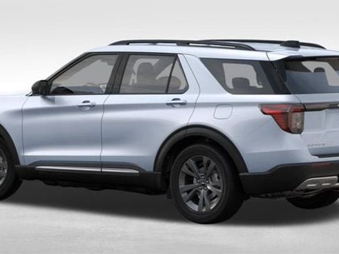 New 2025 Ford Explorer Active w/ Active Comfort Package image 2