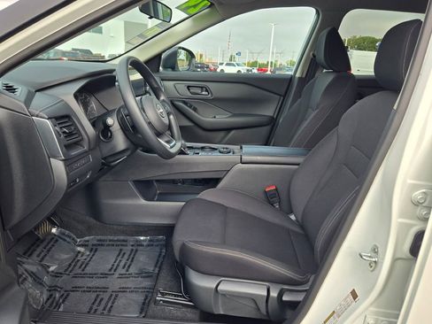 Used 2024 Nissan Rogue S image 18