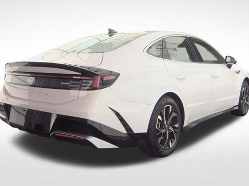 Used 2025 Hyundai Sonata SEL FWD image 2