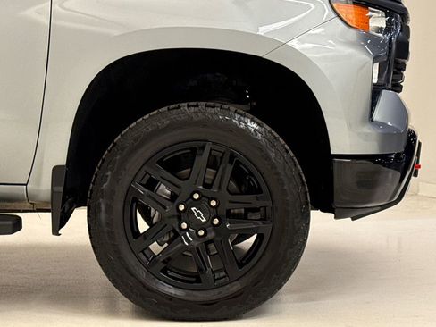 Used 2025 Chevrolet Silverado 1500 Custom Trail Boss w/ LPO, Dark Essentials Package image 6