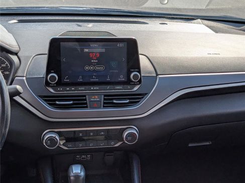 Used 2024 Nissan Altima 2.5 SR image 17