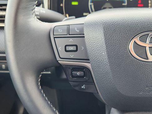 Used 2025 Toyota Camry SE w/ Convenience Package image 33