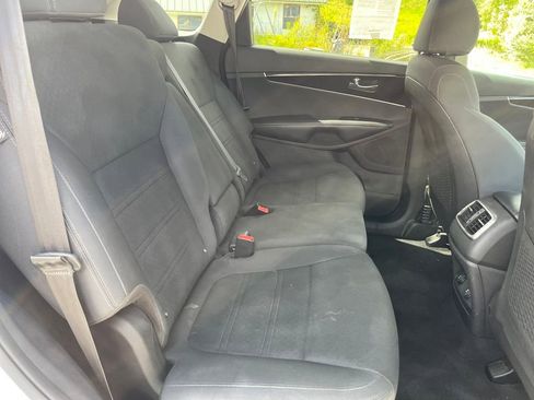 Used 2019 Kia Sorento LX image 23