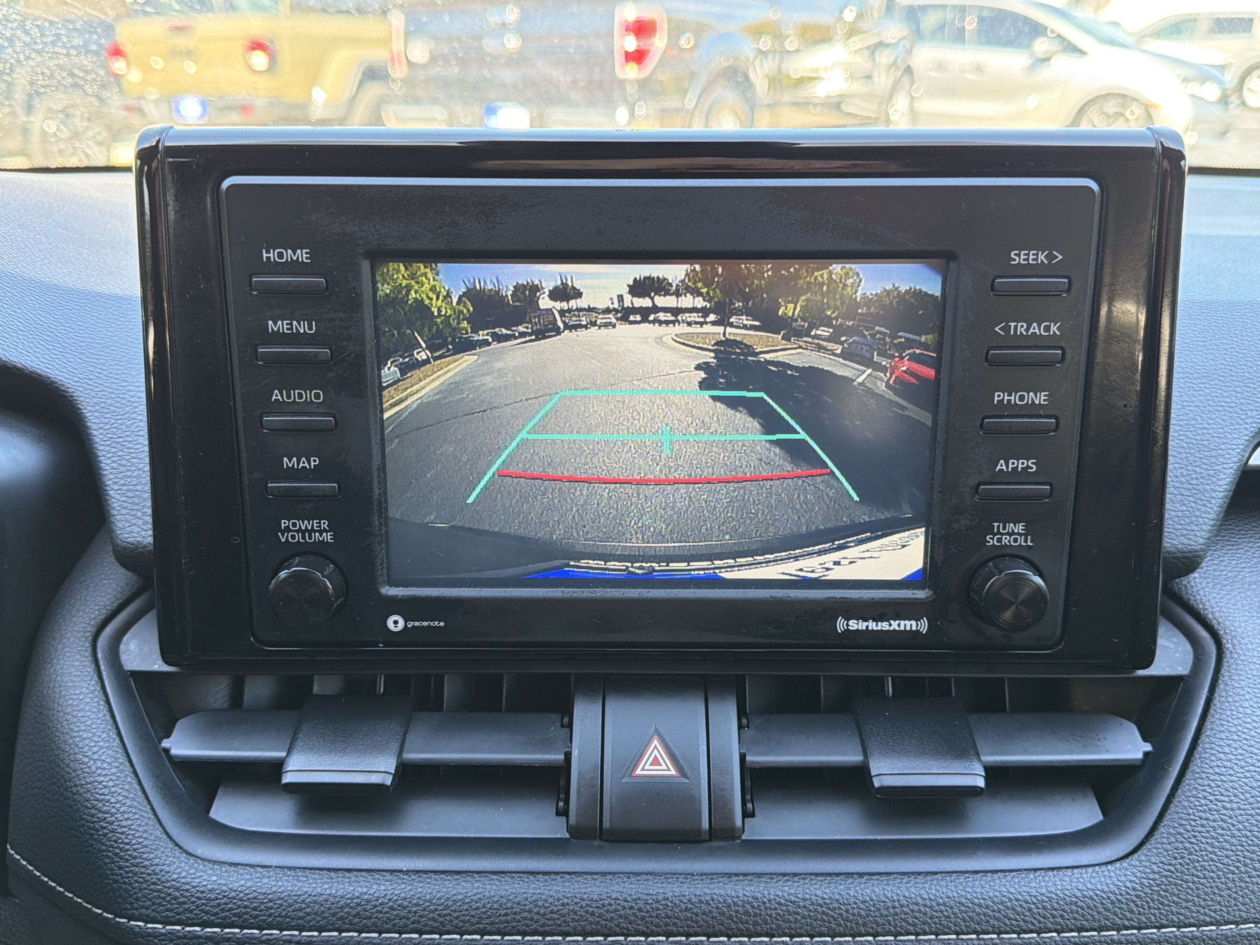 Used 2020 Toyota RAV4 XLE w/ Convenience Package FWD image 4