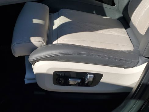 Certified 2023 BMW X7 xDrive40i w/ Executive Package image 9