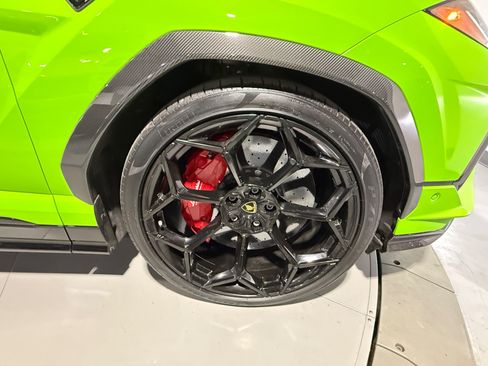 Used 2024 Lamborghini Urus Performante AWD/4WD image 19