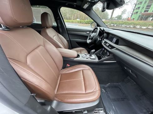 Used 2023 Alfa Romeo Stelvio Ti image 9