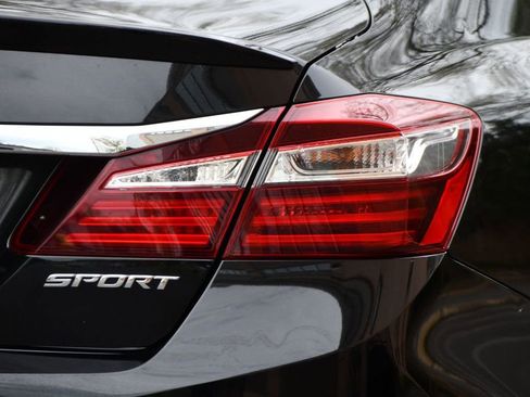 Used 2017 Honda Accord Sport image 14